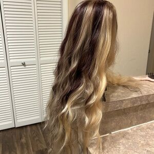 Chelsey Smith Crowns Lux Royal Coloring Dimensional Blonde Plum Free Part NWOT